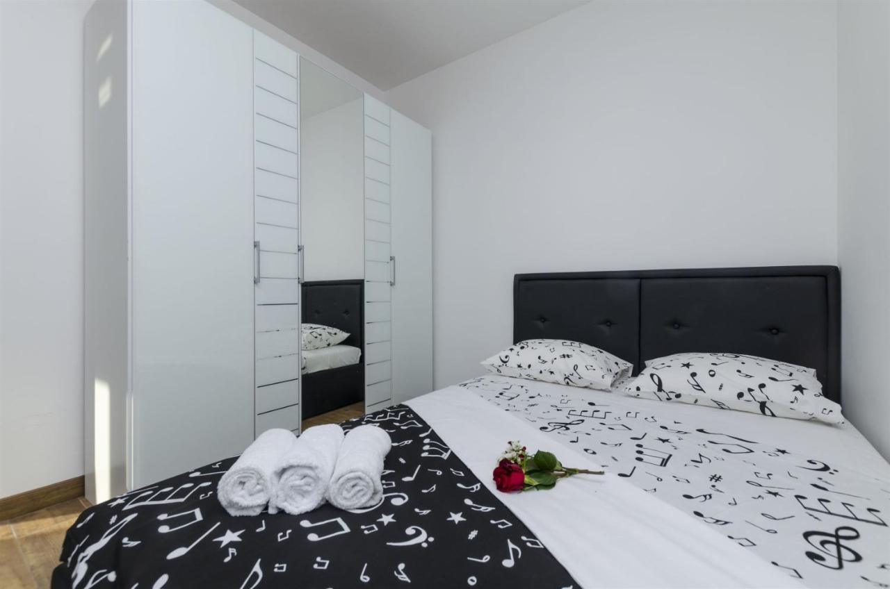 Apartments Lorenzo Lokva Rogoznica Extérieur photo